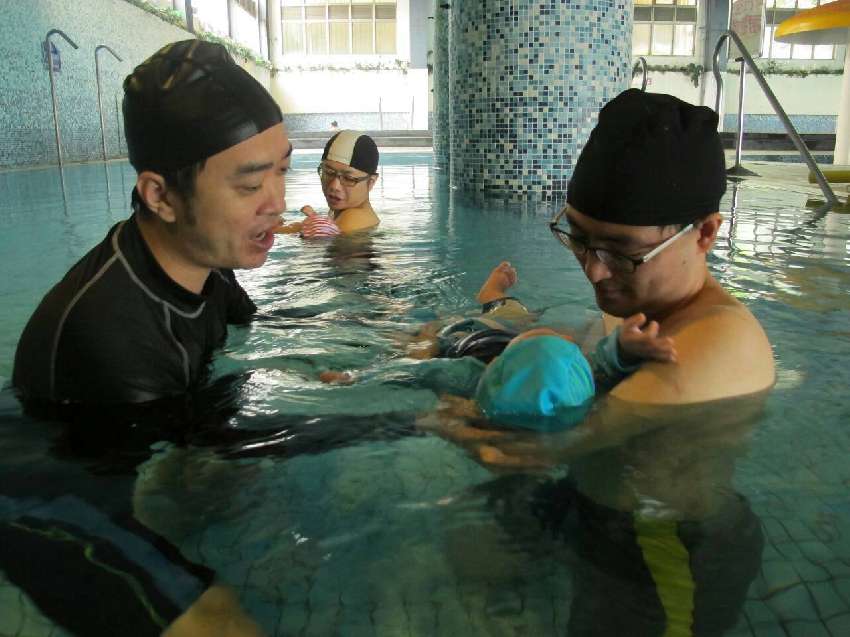 台灣生之光嬰兒游泳課